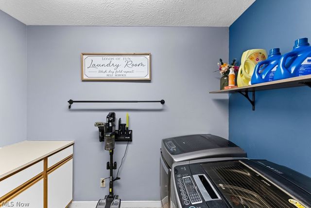 3597 Stratavon Drive NW, North Canton, OH 44720
