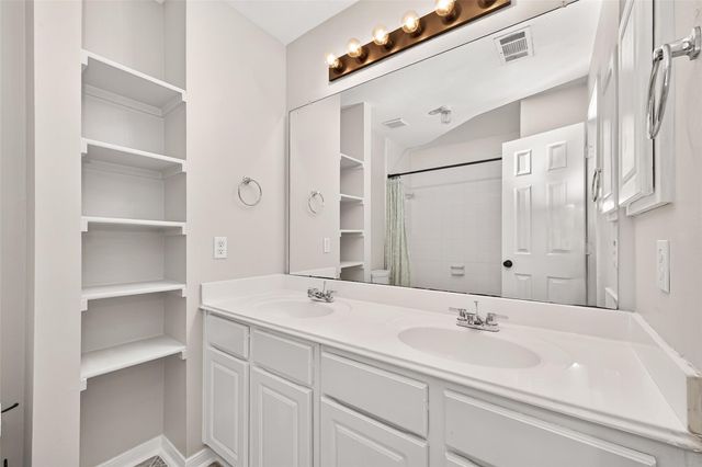 17235 Laguna Trail Drive, Houston, TX 77095