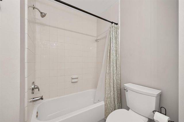 17235 Laguna Trail Drive, Houston, TX 77095