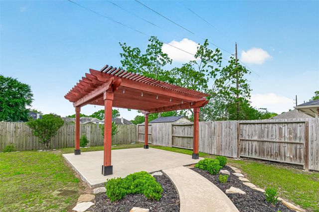 17235 Laguna Trail Drive, Houston, TX 77095