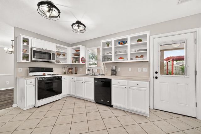 17235 Laguna Trail Drive, Houston, TX 77095