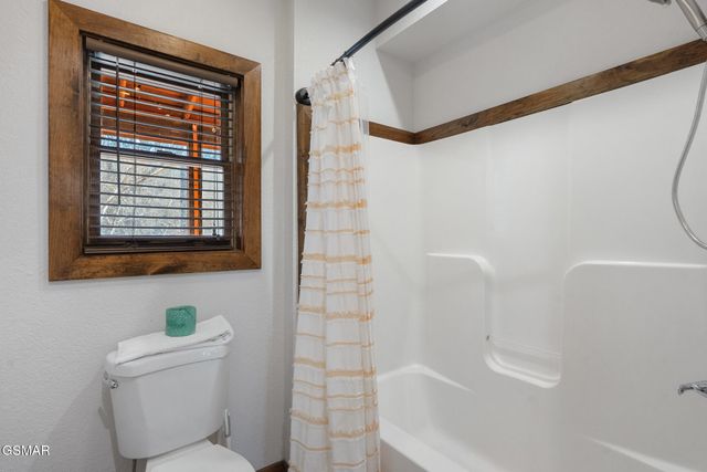 1016 Ravens Ford Way, Sevierville, TN 37876