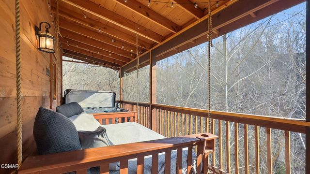 1016 Ravens Ford Way, Sevierville, TN 37876