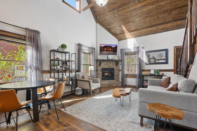 1016 Ravens Ford Way, Sevierville, TN 37876