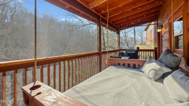 1016 Ravens Ford Way, Sevierville, TN 37876