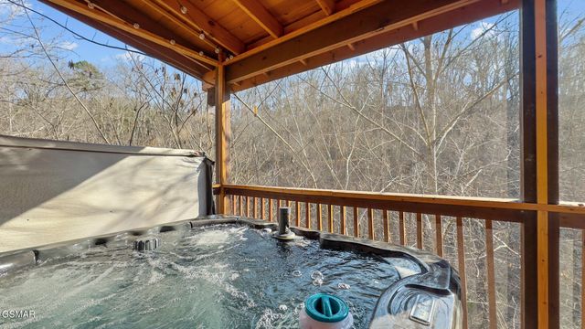 1016 Ravens Ford Way, Sevierville, TN 37876