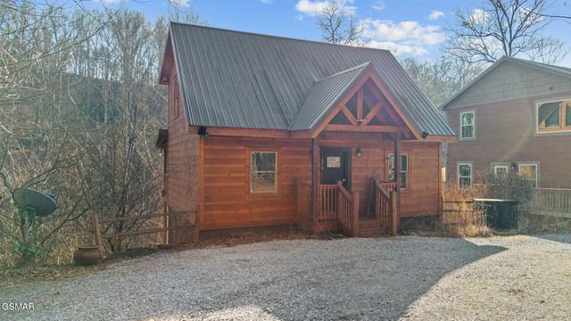 1016 Ravens Ford Way, Sevierville, TN 37876