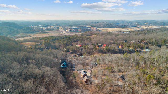1016 Ravens Ford Way, Sevierville, TN 37876
