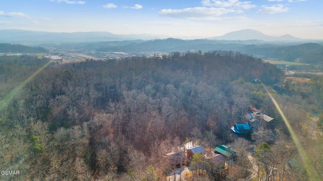 1016 Ravens Ford Way, Sevierville, TN 37876