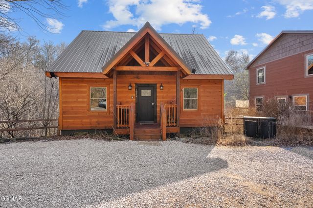 1016 Ravens Ford Way, Sevierville, TN 37876