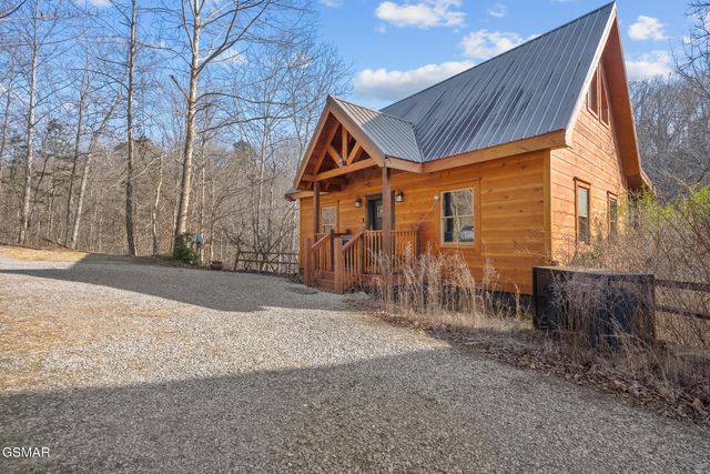 1016 Ravens Ford Way, Sevierville, TN 37876