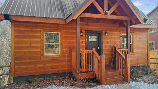 1016 Ravens Ford Way, Sevierville, TN 37876