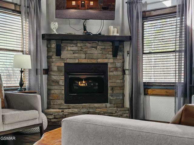 1016 Ravens Ford Way, Sevierville, TN 37876