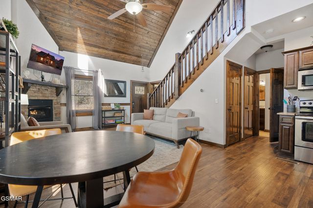 1016 Ravens Ford Way, Sevierville, TN 37876