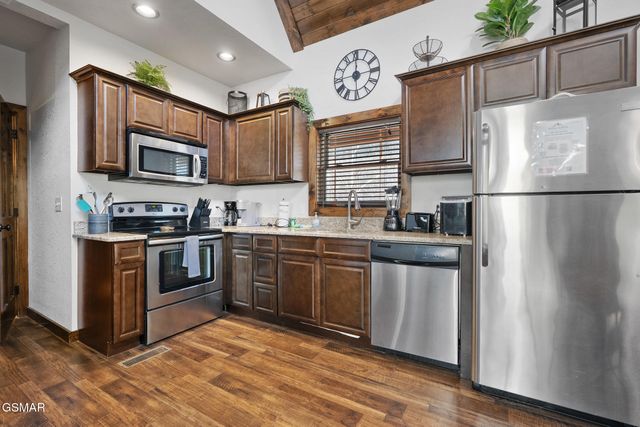 1016 Ravens Ford Way, Sevierville, TN 37876