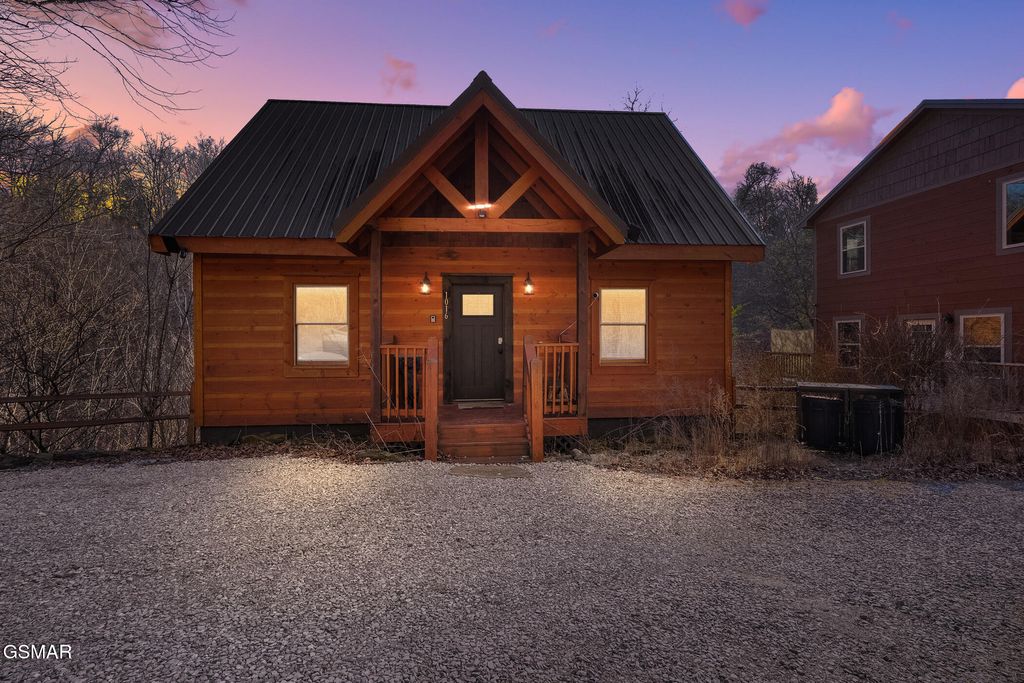 1016 Ravens Ford Way, Sevierville, TN 37876