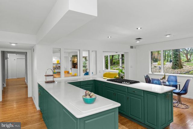 3385 WOODBRIDGE CIR, Bethlehem, PA 18017