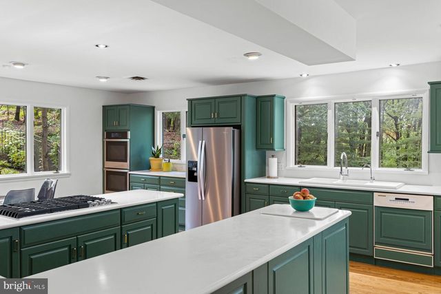 3385 WOODBRIDGE CIR, Bethlehem, PA 18017