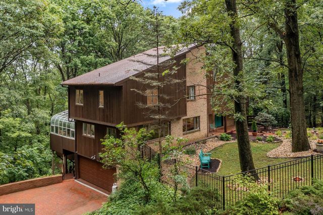 3385 WOODBRIDGE CIR, Bethlehem, PA 18017