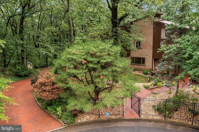 3385 WOODBRIDGE CIR, Bethlehem, PA 18017
