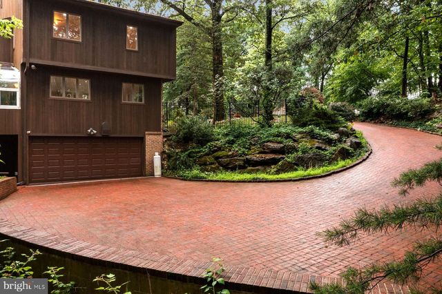 3385 WOODBRIDGE CIR, Bethlehem, PA 18017