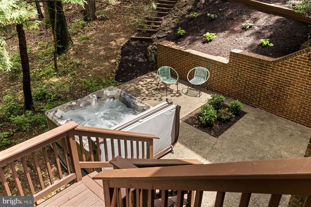 3385 WOODBRIDGE CIR, Bethlehem, PA 18017