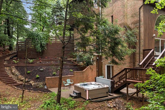 3385 WOODBRIDGE CIR, Bethlehem, PA 18017