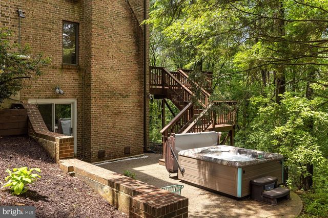 3385 WOODBRIDGE CIR, Bethlehem, PA 18017