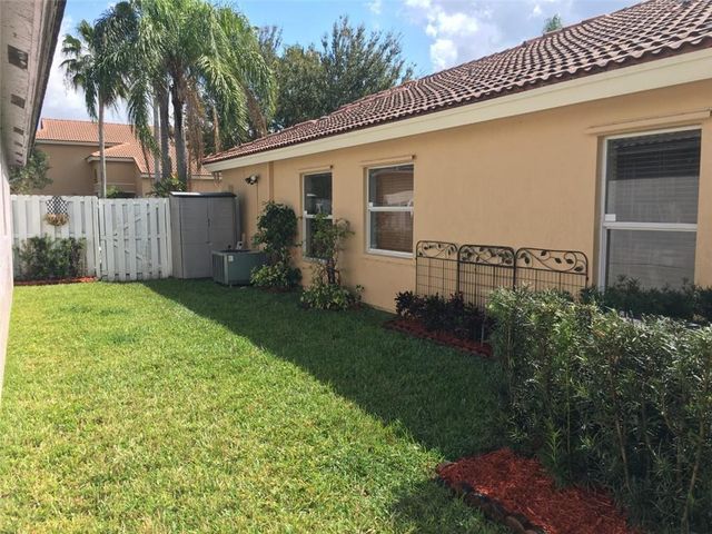 160 NW 166th Ave, Pembroke Pines, FL 33028
