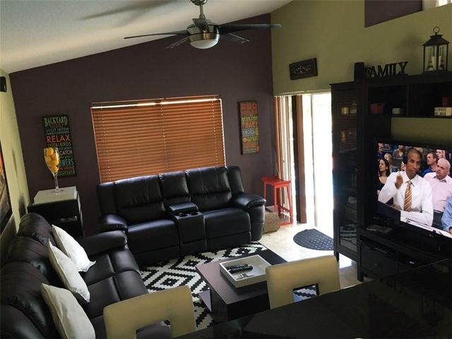 160 NW 166th Ave, Pembroke Pines, FL 33028