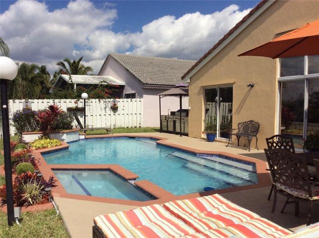 160 NW 166th Ave, Pembroke Pines, FL 33028