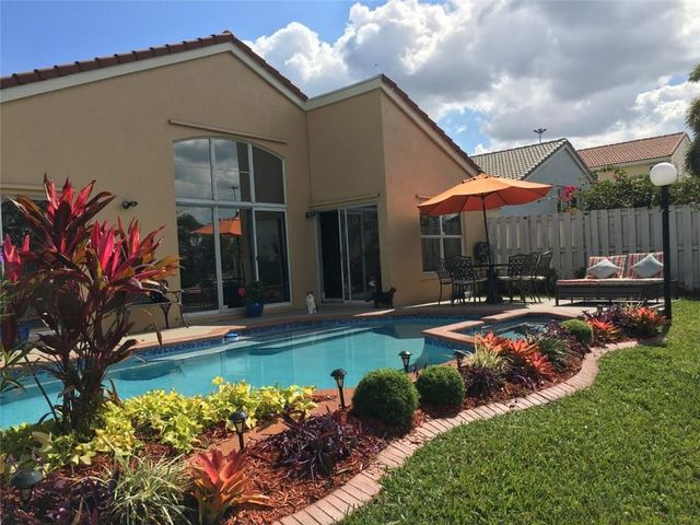 160 NW 166th Ave, Pembroke Pines, FL 33028