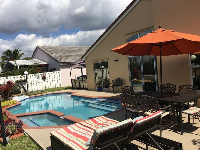 160 NW 166th Ave, Pembroke Pines, FL 33028