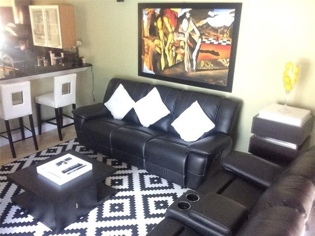 160 NW 166th Ave, Pembroke Pines, FL 33028