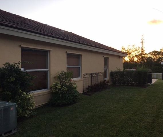 160 NW 166th Ave, Pembroke Pines, FL 33028