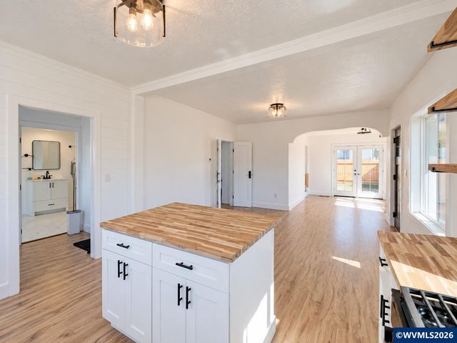 303 W Water St, Stayton, OR 97383