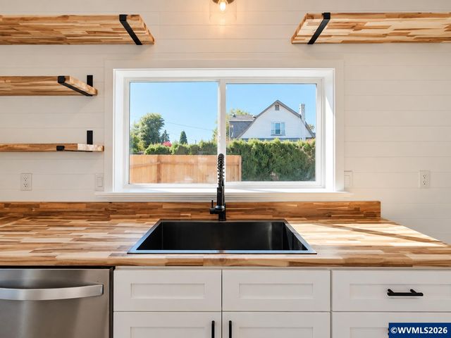 303 W Water St, Stayton, OR 97383