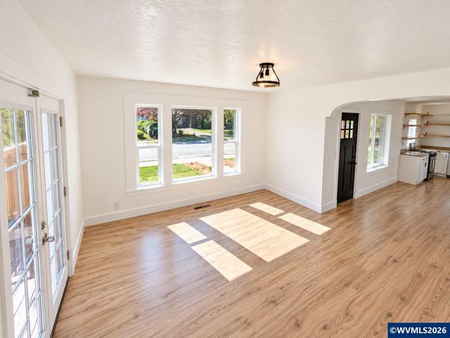 303 W Water St, Stayton, OR 97383