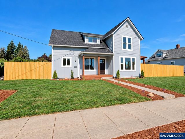 303 W Water St, Stayton, OR 97383