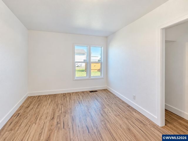 303 W Water St, Stayton, OR 97383