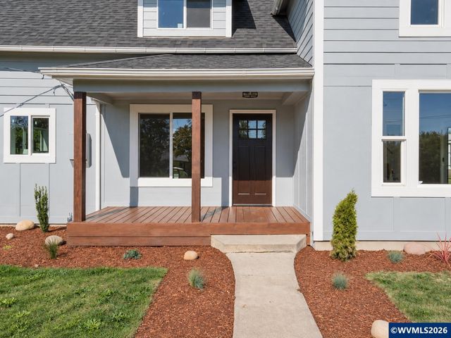 303 W Water St, Stayton, OR 97383
