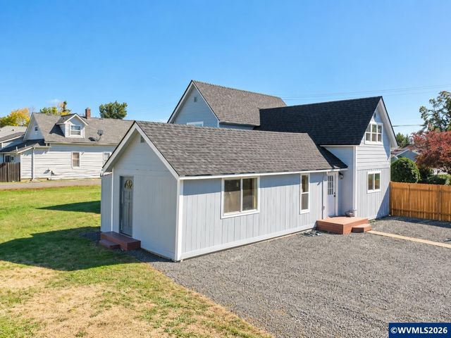303 W Water St, Stayton, OR 97383