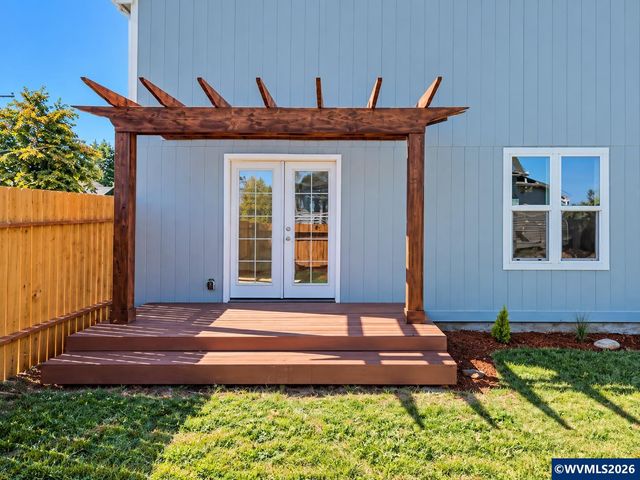 303 W Water St, Stayton, OR 97383