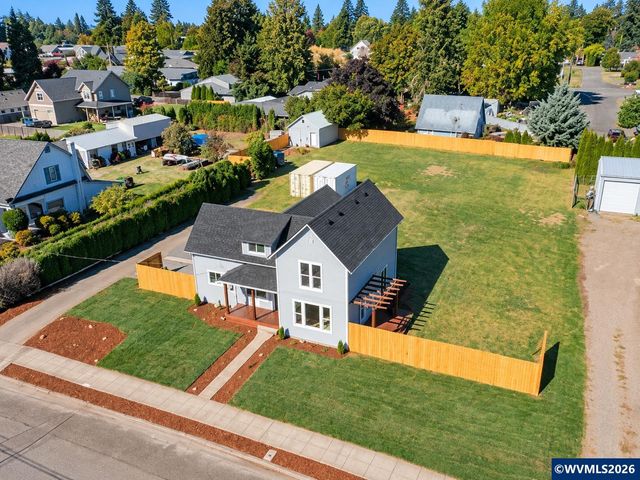 303 W Water St, Stayton, OR 97383