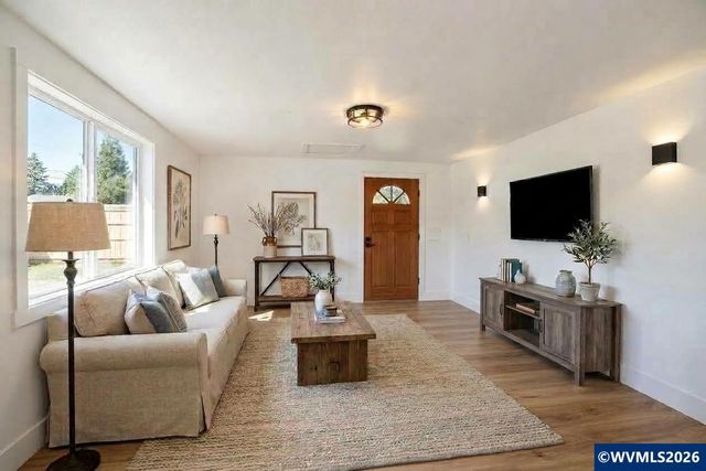 303 W Water St, Stayton, OR 97383