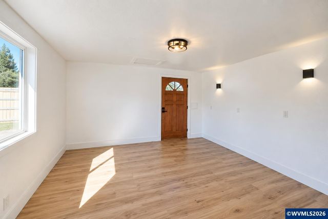 303 W Water St, Stayton, OR 97383