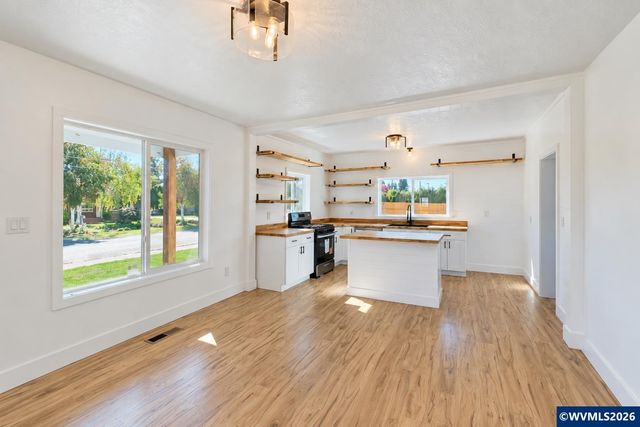 303 W Water St, Stayton, OR 97383