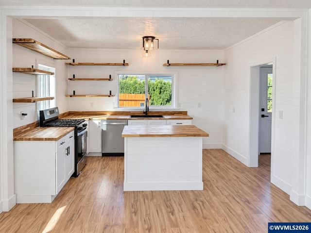 303 W Water St, Stayton, OR 97383