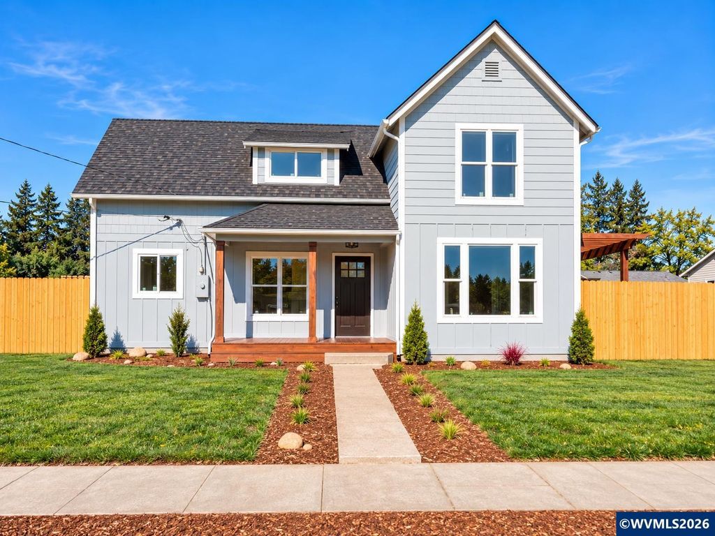303 W Water St, Stayton, OR 97383