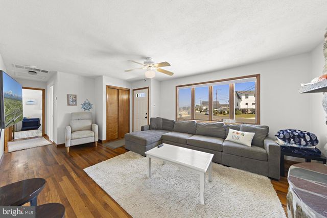 34 LAKE SINGLETON CT, Tuckerton, NJ 08087